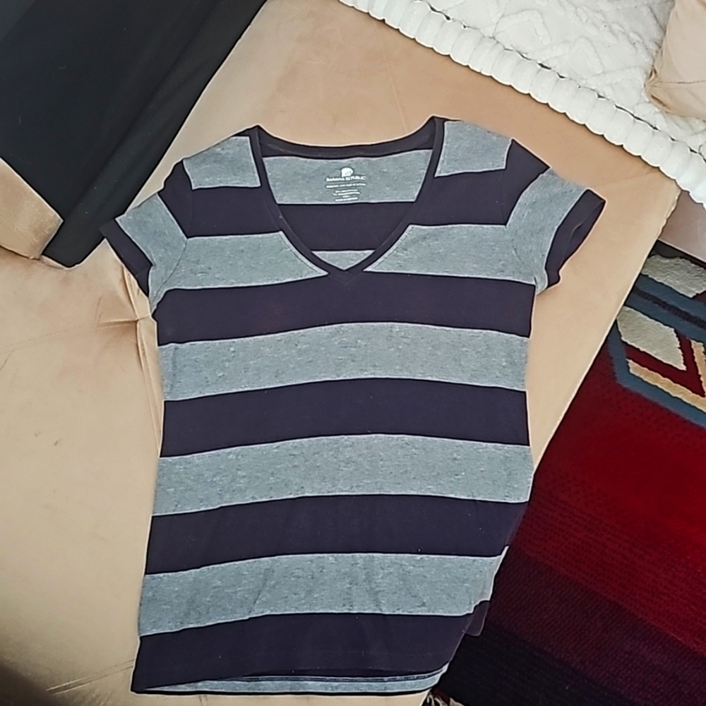 Banana Republic black and grey striped tshirt